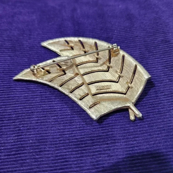 Lisner Brooch Feathers Palm Leaf Tropical Gold Tone 2" Vintage - Picture 5 of 8